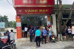 Thanh niên cầm dùi cui điện cướp tiệm vàng ở Phú Thọ