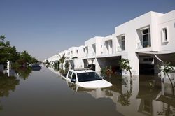 Mưa bão, ngập lụt khắp thế giới