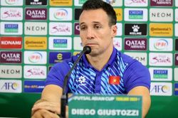 HLV Diego Giustozzi: 'Việt Nam sẽ thi đấu tốt trước Uzbekistan'