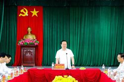 Chủ tịch UBND tỉnh Nghệ An chỉ rõ hướng ưu tiên phát triển của huyện Hưng Nguyên