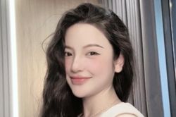 Nhan sắc thay đổi rõ rệt của Chu Thanh Huyền khi mang bầu, diện túi hiệu Quang Hải tặng đi ăn
