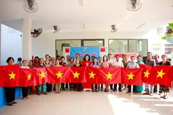 Trao 200 cờ Tổ quốc cho cán bộ, hội viên phụ nữ