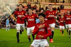MU xuất sắc vượt qua Man City, giành cú đúp danh hiệu của mùa giải
