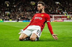 Bruno Fernandes lập cú đúp, MU ngược dòng hạ Sheffield ở Ngoại hạng Anh