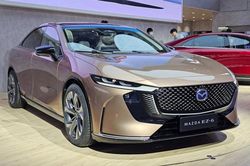 Cận cảnh Mazda EZ-6 vừa trình làng: Thiết kế bắt mắt, sedan điện sẽ thay thế Mazda6