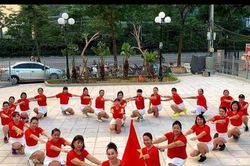 Phụ nữ Thủ đô sôi nổi tập luyện vũ điệu mừng Chiến thắng Điện Biên Phủ
