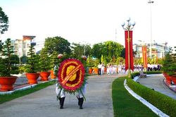 Lãnh đạo tỉnh viếng Nghĩa trang Liệt sĩ tỉnh nhân Ngày Giải phóng miền Nam, thống nhất đất nước