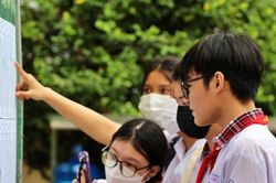 Tuyển sinh lớp 10 ở thành phố Hồ Chí Minh: Chỉ tiêu giảm, áp lực tăng