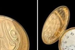 Chiếc đồng hồ 'bé xíu' giá tận 38 tỷ đồng, đại gia vẫn xuống tiền mua