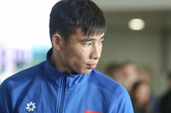 Thủ môn U23 Việt Nam 'nói không lên lời' khi về nước