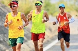 Runner Gia Lai hoàn thành hành trình chạy hơn 1.800km từ Hà Nội vào dinh Độc Lập