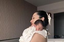 Bảo Anh khoe ảnh con gái, bày tỏ 'ở đây có rất nhiều tình yêu thương'