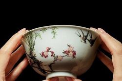 'Đại gia' vung tiền mua chiếc bát cổ với giá 633 tỷ đồng