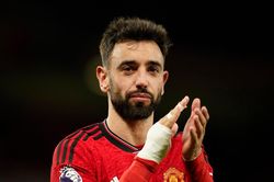 Bruno Fernandes bất ngờ nói về khả năng rời MU