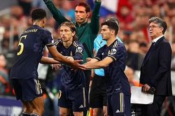 Luka Modric phá kỷ lục của huyền thoại Real Madrid trong trận hòa Bayern
