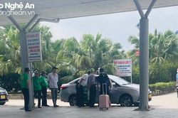Sẽ quản lý chặt, xử lý nghiêm hơn nữa việc chê khách, ghép khách và thu thêm phí của phương tiện đón, trả khách trong sân bay Vinh!
