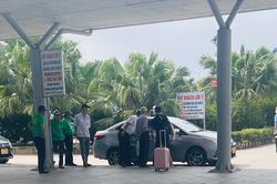 Sẽ quản lý chặt, xử lý nghiêm hơn nữa việc chê khách, ghép khách và thu thêm phí của phương tiện đón, trả khách trong sân bay Vinh!