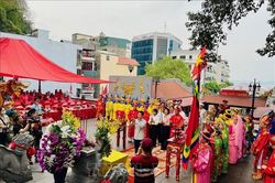Rộn ràng khai hội Đền Đức ông Trần Quốc Nghiễn