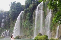 Cao Bằng đầu hạ phủ kín một màu xanh mướt mát