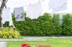 Bí quyết giúp chị em giặt đồ 'nhàn tênh' mùa nắng nóng