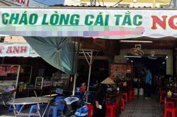 Chưa đảm bảo an toàn thực phẩm, quán cháo lòng nổi tiếng bị yêu cầu tạm đóng cửa