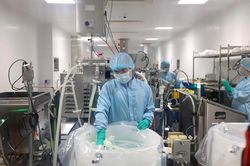 AstraZeneca: 'Chiến thắng khoa học' đối mặt kiện tụng