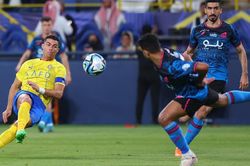 Ronaldo lập hat-trick thứ 66 giúp Al Nassr 'đánh tennis' tại Saudi Pro League