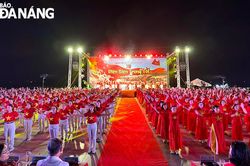 Gần 1.500 người đồng diễn dân vũ mừng kỷ niệm 70 năm Chiến thắng Điện Biên Phủ
