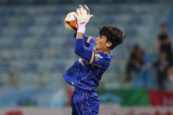 Được Filip Nguyễn khen ngợi, thủ môn Bùi Tiến Dũng đáp trả đầy bất ngờ