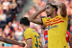 Barcelona: Xavi ở lại và thất bại xảy ra