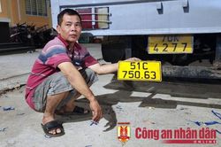 Gắn biển số giả, thiết kế thêm ngăn bí mật để chở thuốc lá lậu