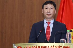 HLV Kim Sang Sik trực tiếp tuyển quân ở V-League