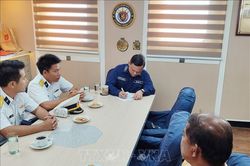 Vùng 4 Hải quân: Bàn giao ngư dân bị nạn cho tàu tuần tiễu Philippines