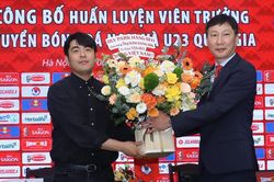 HLV Kim Sang Sik: Trong cái bóng của ông Park Hang Seo