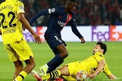 TRANH CÃI: PSG xứng đáng hưởng 11m ở trận thua Dortmund?