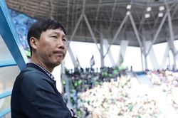 Tin nóng thể thao tối 8/5: Tân HLV Kim Sang Sik bắt đầu 'vi hành' V-League, dự khán trận cầu tâm điểm