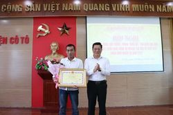 Quảng Ninh: Trao tặng Bằng khen cho ngư dân dũng cảm cứu người bị nạn trên biển do giông lốc