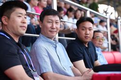 V-League có gì cho HLV Kim Sang Sik?