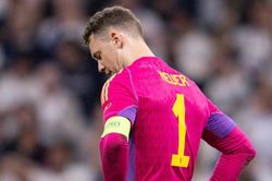 Từ người hùng hóa tội đồ, Neuer không nói lên lời sau sai lầm khiến Bayern thua ngược Real