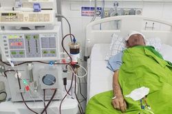 Dùng thêm thuốc ngoài đơn bác sĩ, người đàn ông rơi vào nguy hiểm
