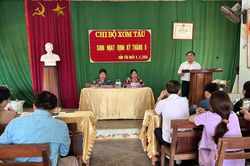 Trưởng ban Dân vận Tỉnh ủy dự sinh hoạt tại Chi bộ xóm Tàu, xã Nghĩa Xuân, huyện Quỳ Hợp