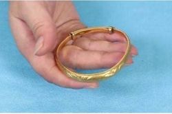 Mua vòng tay bằng vàng đặc hay rỗng thì tốt hơn? Hôm nay mình mới biết, đừng mua nhầm