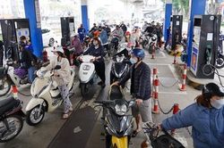 Giá xăng giảm gần 1.500 đồng/lít