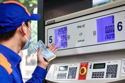 Giá xăng dầu hôm nay 9/5/2024: Giá xăng giảm mạnh hơn 1.000 đồng/lít