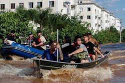 100 người đã thiệt mạng và trăm nghìn ngôi nhà bị phá hủy do mưa lũ ở Brazil