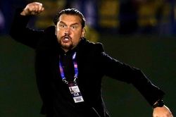 HLV châu Âu tại V-League phẫn nộ vì bị phạt, tuyên bố 'hàng triệu người hâm mộ Thanh Hóa không được tôn trọng'