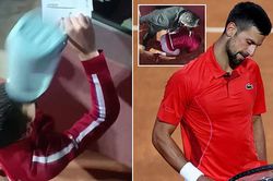 Djokovic 'gục xuống, tỏ ra đau đớn' khi gặp sự cố bất ngờ ở giải đấu lớn