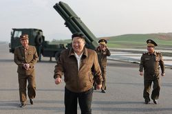Ông Kim Jong Un thị sát hệ thống pháo binh Triều Tiên, dự bắn thử vũ khí mới