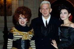 Khám phá kiểu dáng và thiết kế kỳ lạ và khó quên của Jean Paul Gaultier