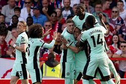 Rượt đuổi 5 bàn, Chelsea thắng nghẹt thở trong 10 phút cuối để nuôi hy vọng dự Cúp châu Âu